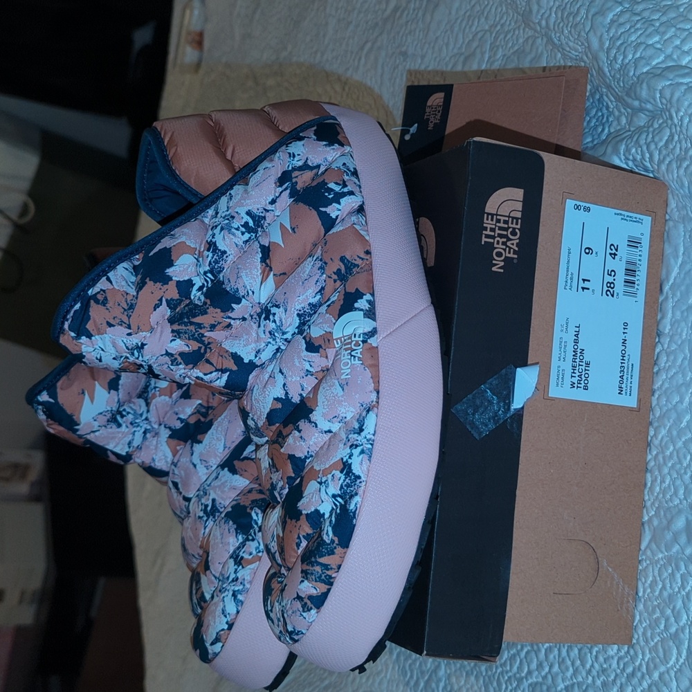 Wmns Thermoball Traction 'Pink Moss Coleus Camo' bootie